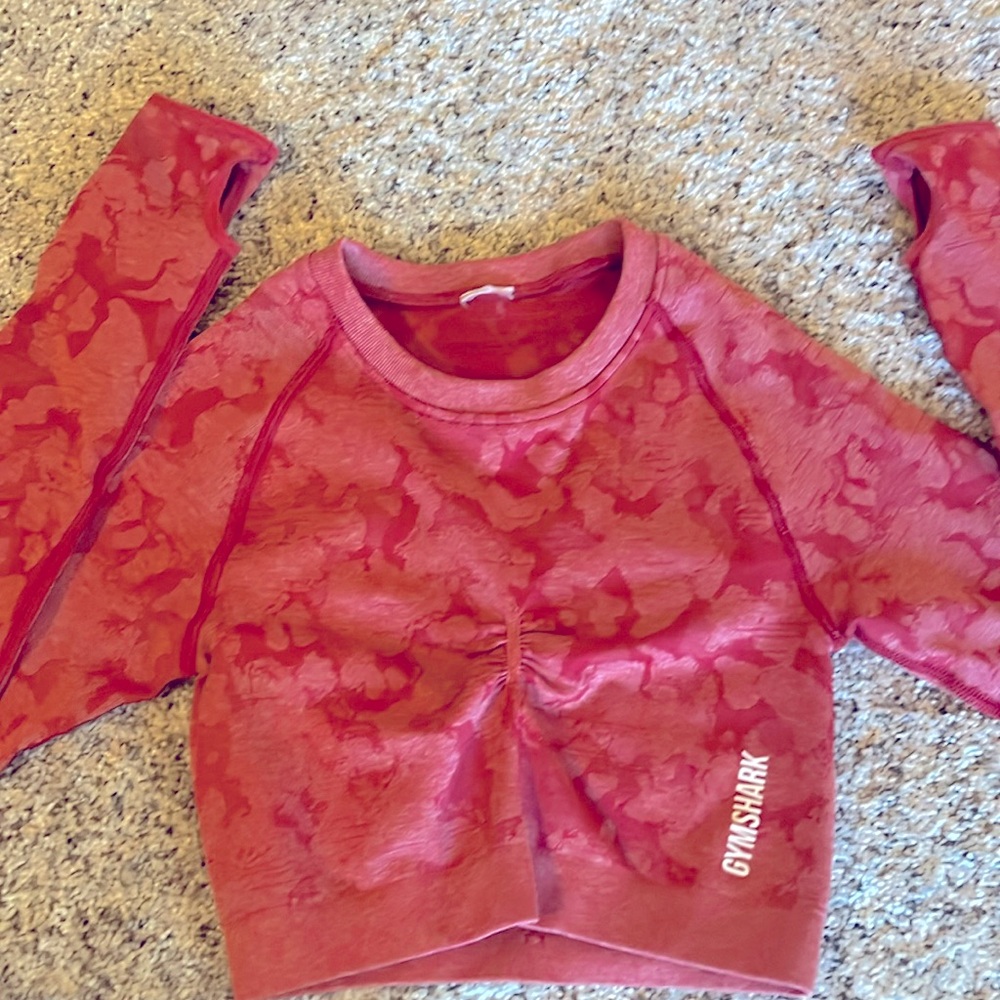 Gym Shark long sleeve cropped athletic top